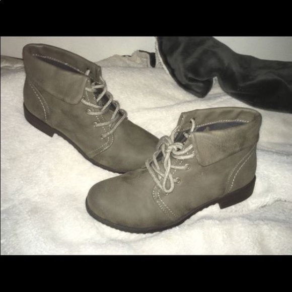 Boots - Picture 2 of 3